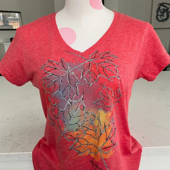 Initial Attraction SS V Nk Maple Leaf Print Poly Blend T Shirt Top Red Sz L NWOT - Picture 3 of 11